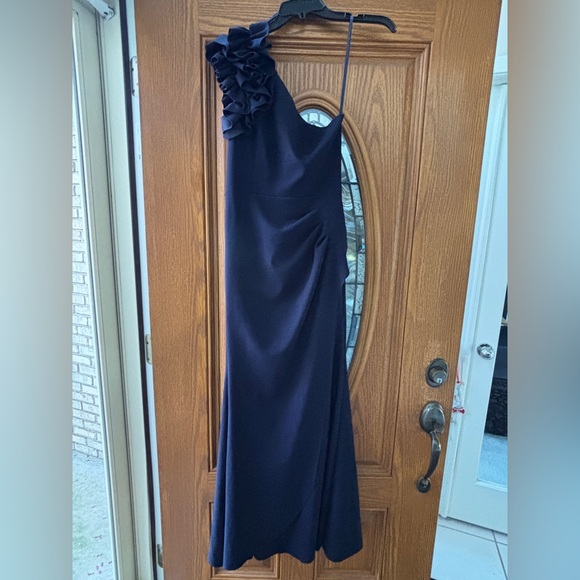 AQUA One Shoulder Ruffle Crepe Gown-Navy-Size 4 MSRP $298 - Picture 4 of 12